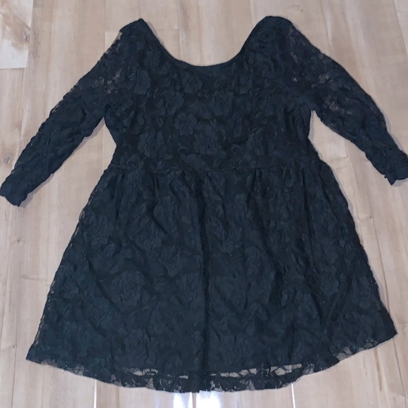 Lace, long sleeve blouse 🖤 - Picture 1 of 7